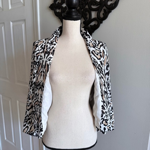 Bebe Black and White Blazer with Animal Print - Picture 5 of 7